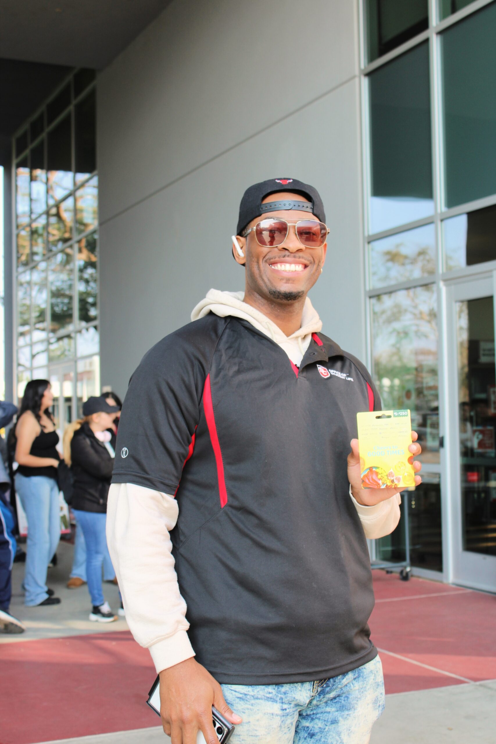 Student receiving grocery gift card